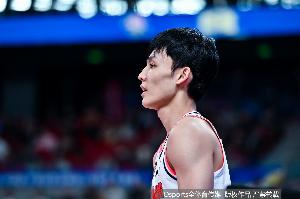 开云体育-没啥手感！徐杰上半场20分钟6投1中仅得5分2篮板2助攻