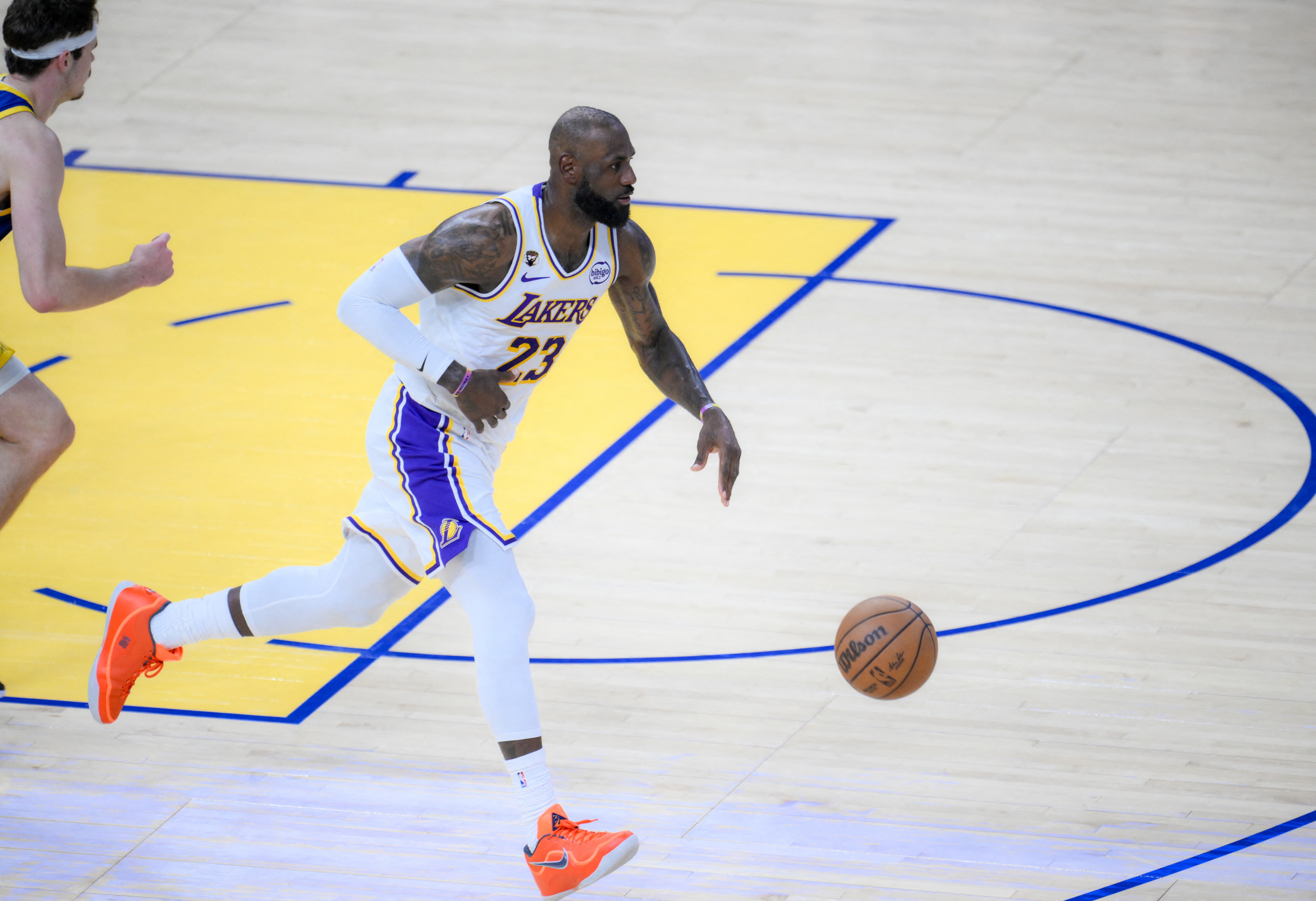 kaiyun 官网-湖记：詹姆斯或首次面临无法掌控的局面 其湖人生涯可能画上问号