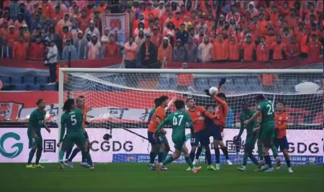 体育视频直播-京鲁大战漏判点球？多位媒体人：主裁没看见能理解 VAR也不介入